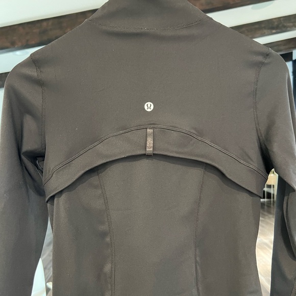 Lululemon Define Woman’s Jacket Size 6 - Picture 2 of 7